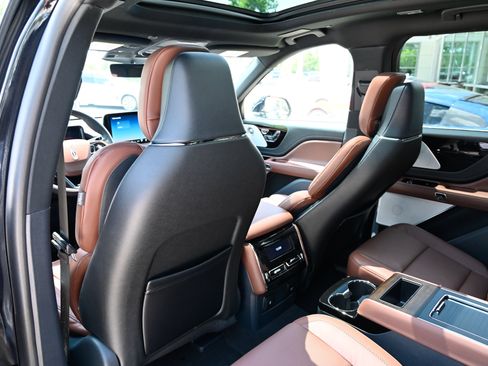 Used 2026 Lincoln Aviator Reserve AWD/4WD image 37