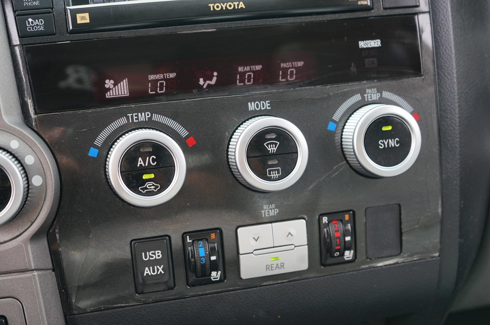 Used 2011 Toyota Sequoia Platinum AWD/4WD image 22