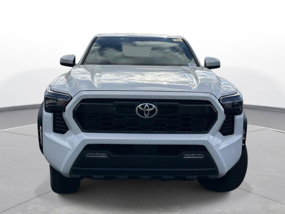 Used 2025 Toyota Tacoma TRD Off-Road AWD/4WD image 3