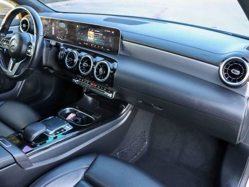 Used 2020 Mercedes-Benz CLA 250 image 23