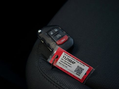 Used 2021 Jeep Gladiator Willys image 23