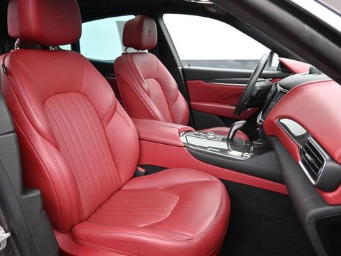 Used 2023 Maserati Levante GT AWD/4WD image 25