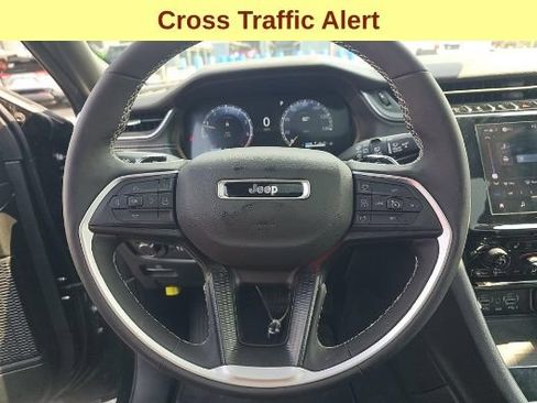Used 2025 Jeep Grand Cherokee Altitude AWD/4WD image 11