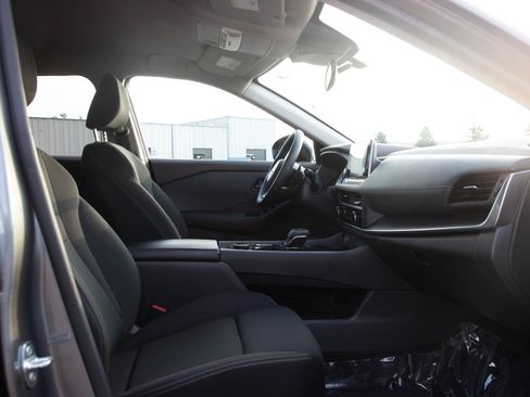 Used 2023 Nissan Rogue S AWD/4WD image 13
