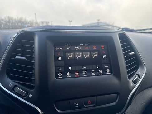 Used 2019 Jeep Cherokee Latitude Plus w/ Comfort/Convenience Group image 26