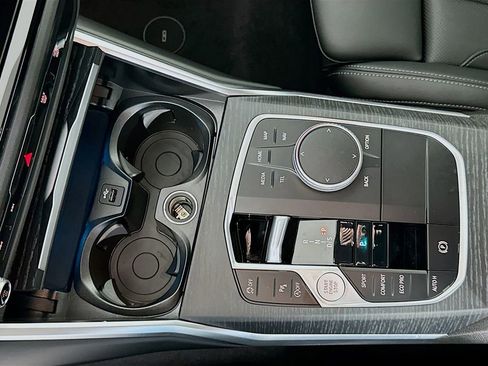 Used 2025 BMW 230i Coupe w/ Convenience Package image 17