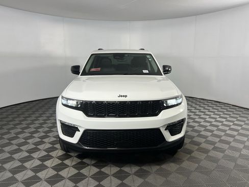 Used 2023 Jeep Grand Cherokee Limited w/ Black Appearance Package image 11