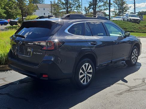 Used 2024 Subaru Outback Premium AWD/4WD image 2