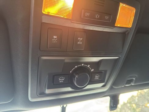 Used 2017 Toyota Tacoma TRD Off-Road image 7