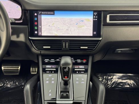 Used 2022 Porsche Cayenne Turbo image 24