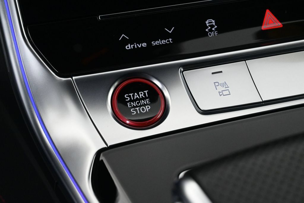 Used 2021 Audi RS 6 AWD/4WD image 24