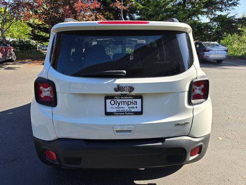 Used 2018 Jeep Renegade Latitude w/ Advanced Technology Group FWD image 5