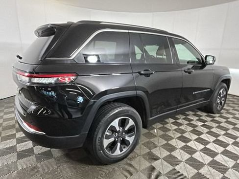 Used 2023 Jeep Grand Cherokee 4WD 4xe image 2