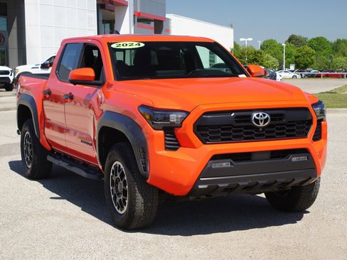 Used 2024 Toyota Tacoma TRD Off-Road w/ TRD Off Road Premium Package AWD/4WD image 24