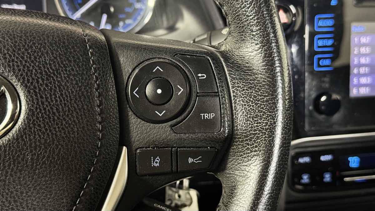 Used 2019 Toyota Corolla SE FWD image 17