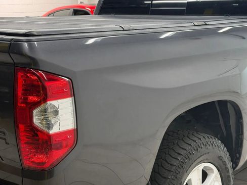 Used 2018 Toyota Tundra SR5 w/ SR5 Upgrade Package AWD/4WD image 10