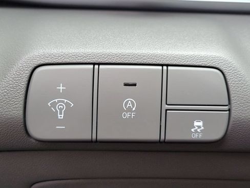 Certified 2026 Hyundai Elantra SE FWD image 16
