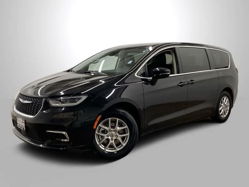Used 2024 Chrysler Pacifica Touring-L FWD image 1