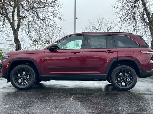 New 2026 Jeep Grand Cherokee Altitude image 7