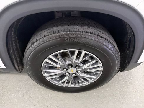 Used 2026 Chevrolet Traverse LT FWD image 6