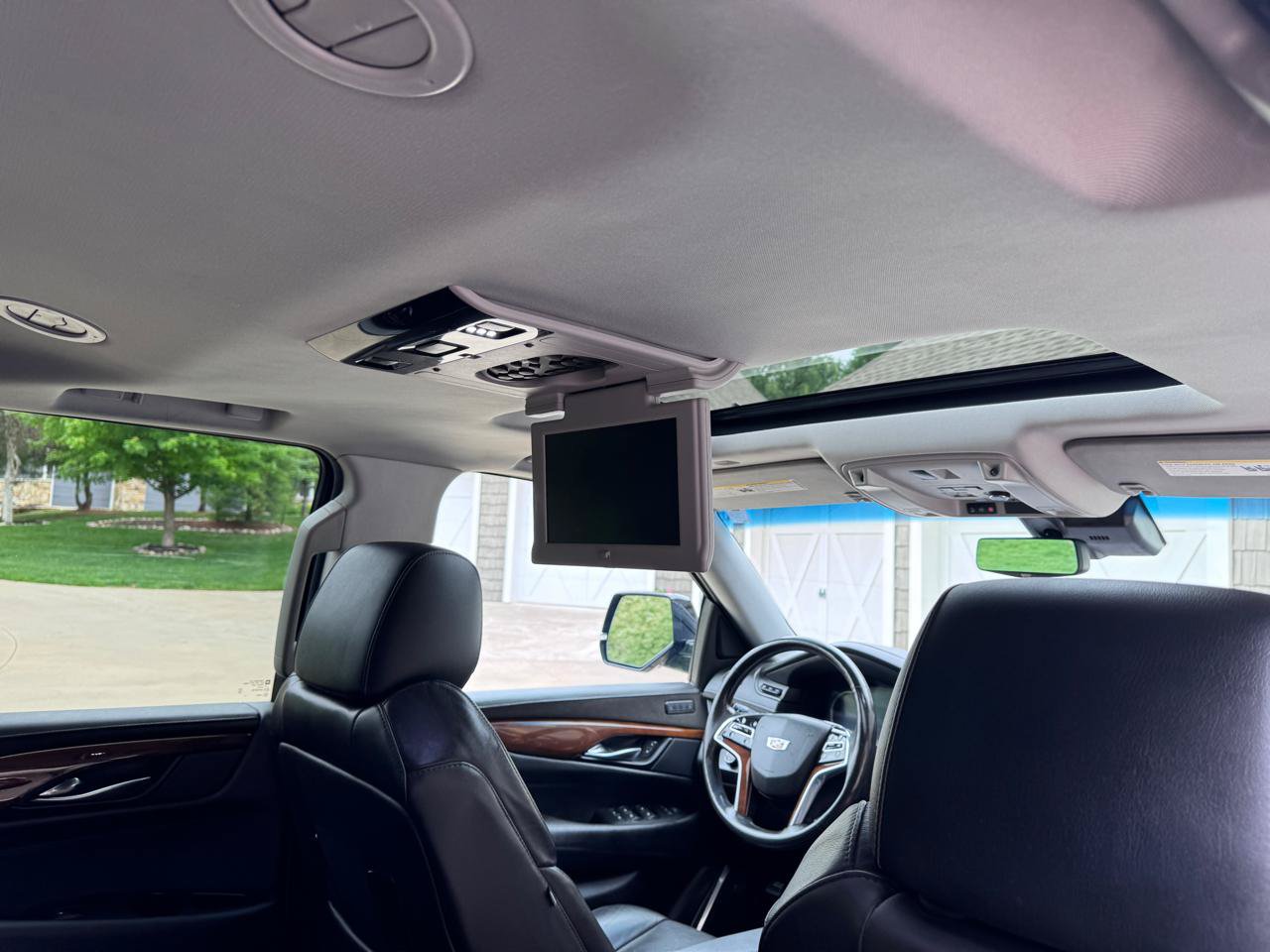 Used 2019 Cadillac Escalade ESV Luxury w/ Escalade Sport Edition AWD/4WD image 30