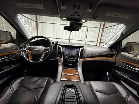 Used 2020 Cadillac Escalade Luxury AWD/4WD image 15