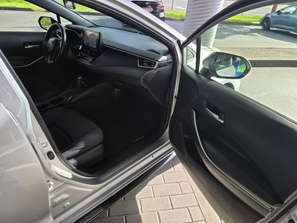 Used 2024 Toyota Corolla SE w/ SE Package FWD image 12
