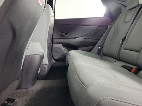 New 2025 Hyundai Elantra Limited image 32