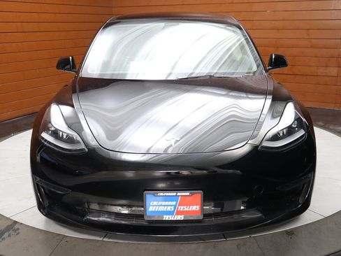 Used 2023 Tesla Model 3 Standard Range image 2