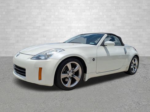 Used 2006 Nissan 350Z Touring RWD image 5