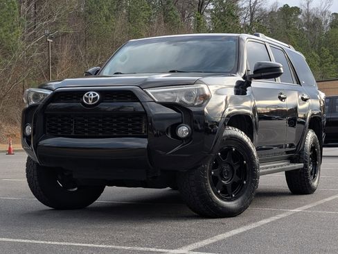 Used 2019 Toyota 4Runner SR5 image 4