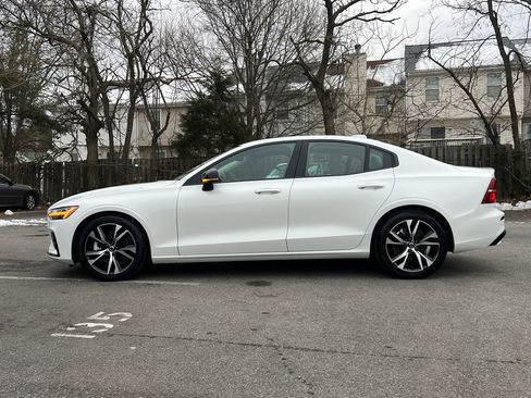 Used 2024 Volvo S60 B5 Core image 3