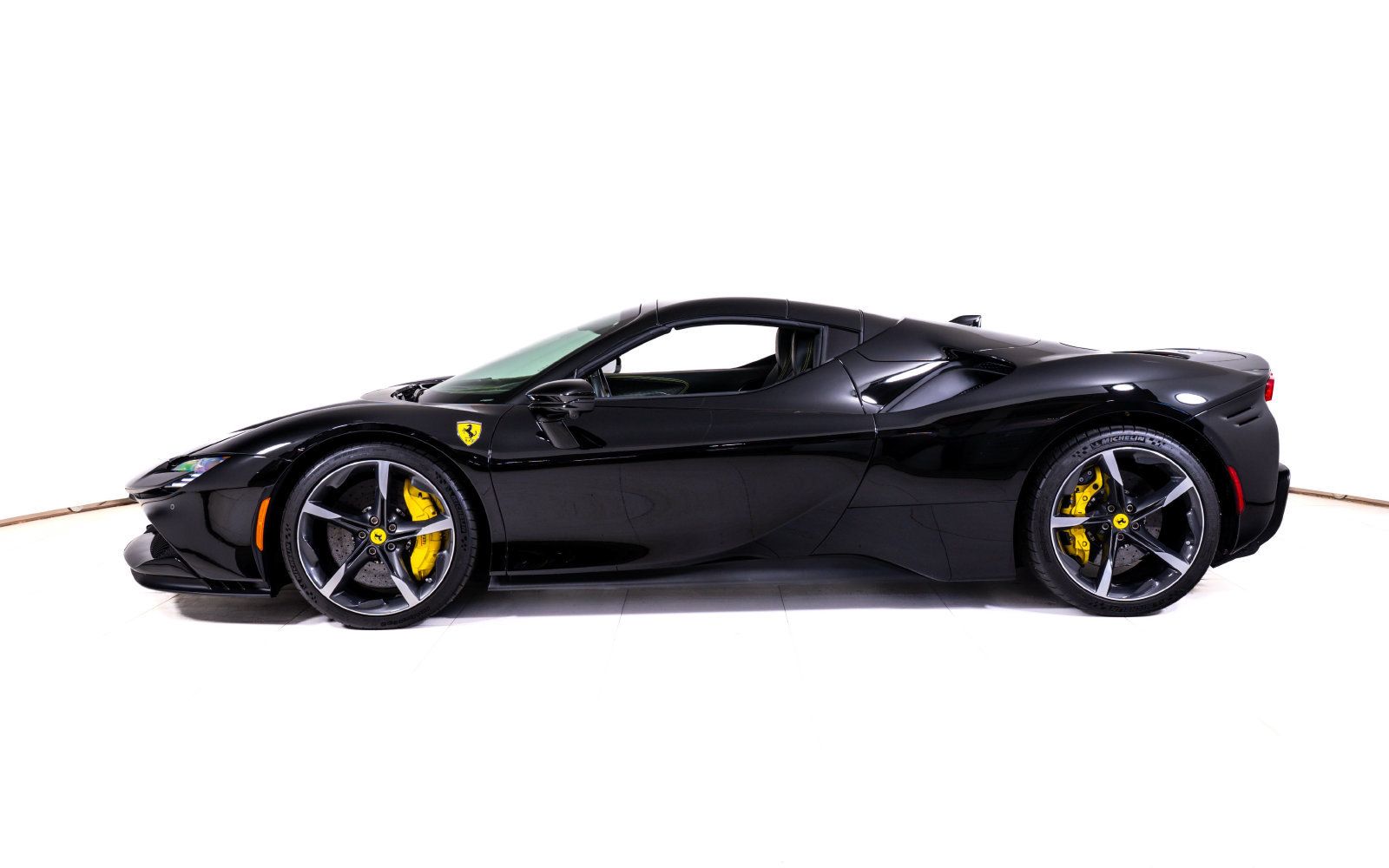Used 2022 Ferrari SF90 Spider AWD/4WD image 3