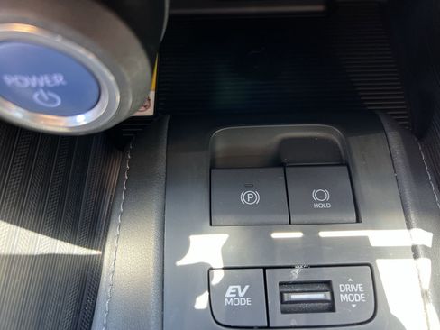 Used 2021 Toyota Venza Limited AWD/4WD image 29