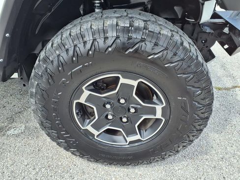 Used 2022 Jeep Gladiator Mojave w/ LED Lighting Group AWD/4WD image 9