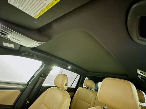 Used 2024 Volkswagen Tiguan SE w/ Panoramic Sunroof Package FWD image 25