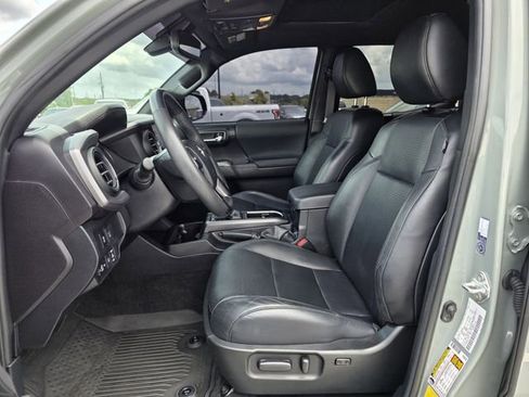 Used 2023 Toyota Tacoma TRD Off-Road w/ TRD Premium Off Road Package AWD/4WD image 12