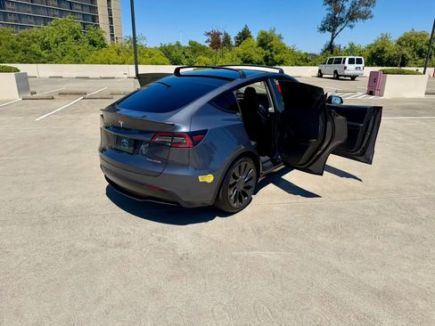 Used 2022 Tesla Model Y Performance AWD/4WD image 49