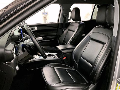 Certified 2021 Ford Explorer XLT w/ Equipment Group 202A image 24