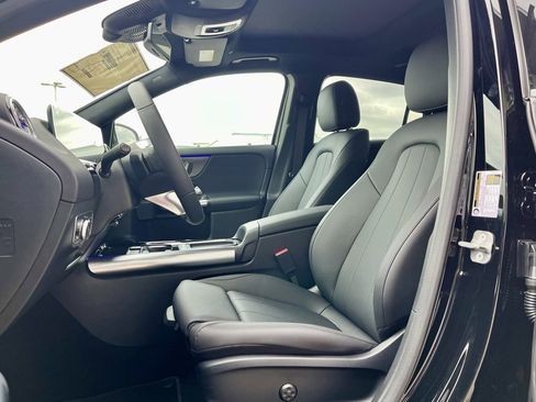 Used 2025 Mercedes-Benz GLA 250 4MATIC image 3