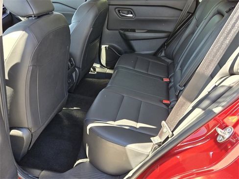 Used 2024 Nissan Rogue SV w/ SV Premium Package image 11