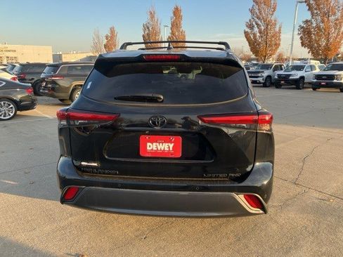 Used 2023 Toyota Highlander Limited image 6
