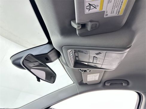 Used 2020 Chevrolet Equinox LT image 19