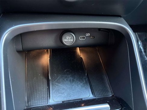 Used 2024 Volvo XC40 B5 Plus w/ Climate Package image 25