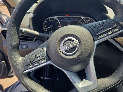 Used 2025 Nissan Altima 2.5 SV FWD image 13