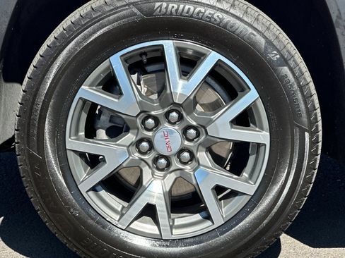 Used 2022 GMC Acadia SLE FWD image 32