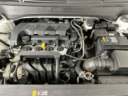 Used 2025 Hyundai Venue SEL FWD image 31