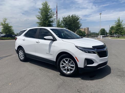 Used 2024 Chevrolet Equinox LT FWD image 2