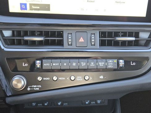 New 2025 Lexus ES 350 w/ Premium Package image 14