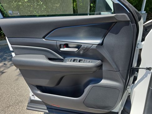 Used 2024 Toyota Grand Highlander AWD Hybrid image 27